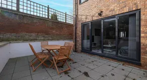 Modern 4 Bedroom House With Parking in Farnham Royal, Slough By 360stays - Image 4