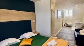 Armor Hotel - Image 2