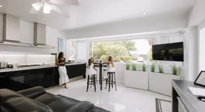 Spacious Studio in the Heart of FTL Hot Tub - Image 4