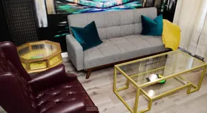 Artful Retreat - King Bed, Work Desk, WIFI, Unique Murals, Perfect for Business Travelers, Downtown & Near Universal Studios - Image 2