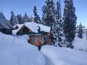 ALBARQ cottages & cafe Gulmarg - Image 5