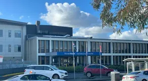 Central Apartment near Dandenong Hospital & Market - Image 5