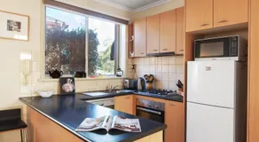 Northcote Charm Spacious and Quiet Suburban Stay - Image 5
