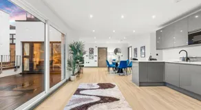 Finchley Penthouse | Sleeps 8 | Long Stay Discount | LDN - Image 2