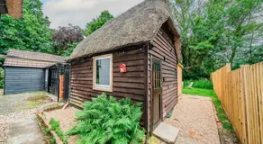 Cadnam Cottage with Private Hot Tub, New Forest - Image 3