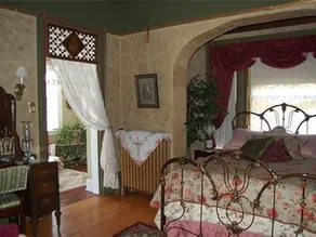 Schuster Mansion Bed & Breakfast - Image 3