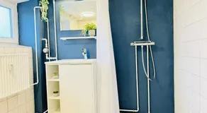 aday - Modern 2 Bedroom Charming Central Apartment with Public Parking - Image 5