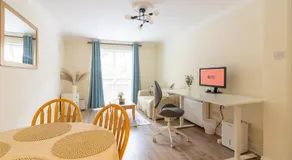 GuestReady - Parkside Retreat with City Charm - Image 2
