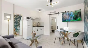 Byronessa Miami Beach - Image 3