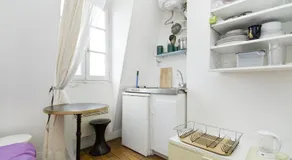 CHAMPS ELYSEES STUDENT STUDIo - Image 3