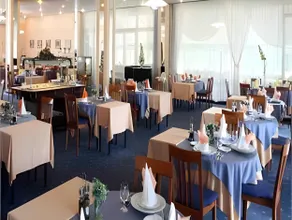 Hotel Lux - Image 4