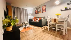Entire City Centre Skyline apartment + Parking - Image 4