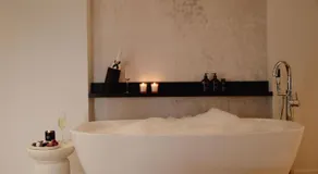 Sobe Six On 7 - Luxury Apartments & Rooms - Image 3