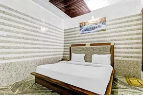 Flagship The Royals Hotel - Image 2