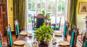 Cedar House Boutique B&B - Image 2