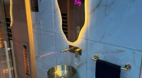 ROYALE SUITE By Highfield Apartments - Image 2