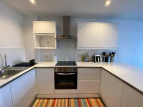 Modern 1+1 flat next to Sutton train station - Image 3