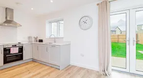 Stylish 4 Bedroom Home Perfect for Families - Image 4