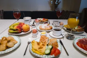 Trikolonion Luxury Hotel - Image 5