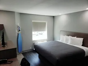 Hathaway Inn - Image 2
