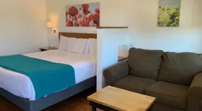 Sandyland Reef Inn - Image 2