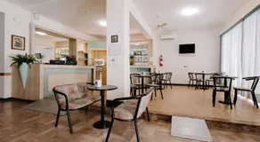 Hotel Edward - Image 2