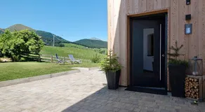 Agréable appartement adapté aux familles avec internet haut débit et jardin | Vue montagne | Près des pistes de ski | Adapté au travail à distance - Image 3