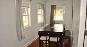 Stylish 4-Bedroom Full House. Plenty of Parking! - Image 3