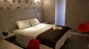 Life Hotel - Image 4