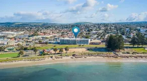 Frontage Apartments- 3Bedroom Central Seaview Escape - Image 5