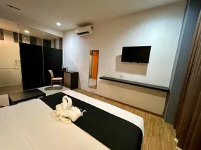 1 Hotel Taman Connaught - Image 2
