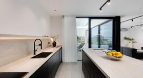 Luxury villa 45 with infinity pool - Image 2