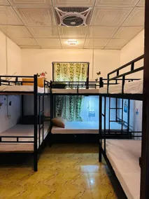 R BackPacker Hostel - Image 2