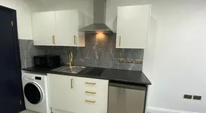 Great Place in Northwood - Image 2