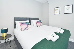 Heathfield House by YourStays - Four Bedroom House in Crewe - Image 5