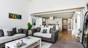 City Stay • 3 Ensuites • SunTerrace • Free Parking Pass the Keys - Image 5