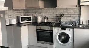 Affordable Luxury 1 Stunning apartment Sunderland close to City centre hospital Crown Works Studio and Nissan - Image 4