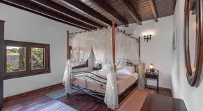 Saint Michel Hotel Old Town - Image 2