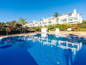 Marbella Schöne Wohnung mit spektakulärer Aussicht - Image 3