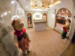 Empire Villa Hotel - Image 2