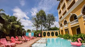 ROYAL PINEAPPLE HOTEL l a welcome to wealth and good fortune - Image 3