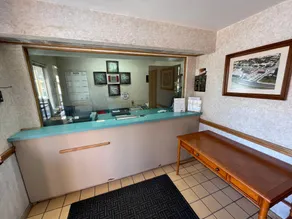 Travelers Inn - Image 4