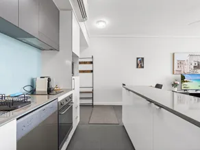 Chic 1-Bed with Parking, Infinity Pool and Gym - Image 4