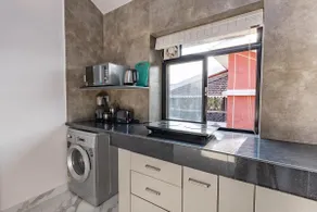 Modern 1BHK Condo With Pool 3min Walk To Beach - Image 5