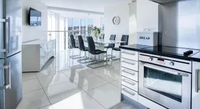 High Floor Meridian Tower - 3 Bedroom - Swansea - Image 3