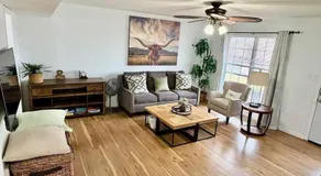 Beautiful Lakeview 2BR Condo -Modern & Cozy with Pool - Image 3