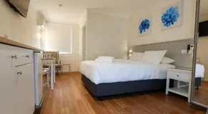Bay House Motel - Image 2