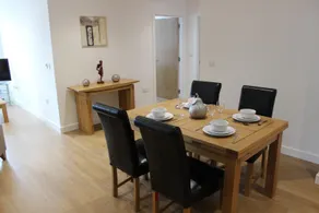Deluxe Two bedroom in Central Bracknell - Image 2