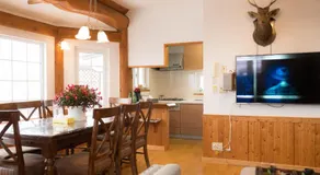 Sapporo Luxury Log House 5Brm max 18ppl 4 free parking - Image 3