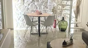 Apartment Split Level - Image 3